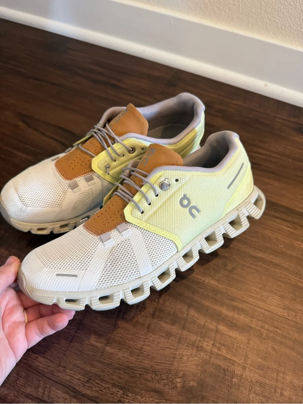 On Cloud 5 Women’s 9.5 White Yellow Cognac Running Shoes